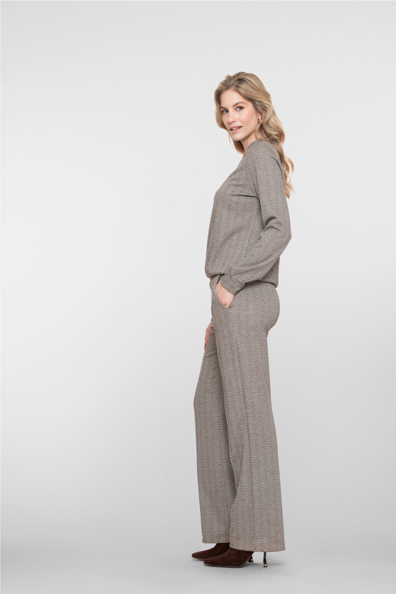 Geisha dames flared broek met zigzagpatroon