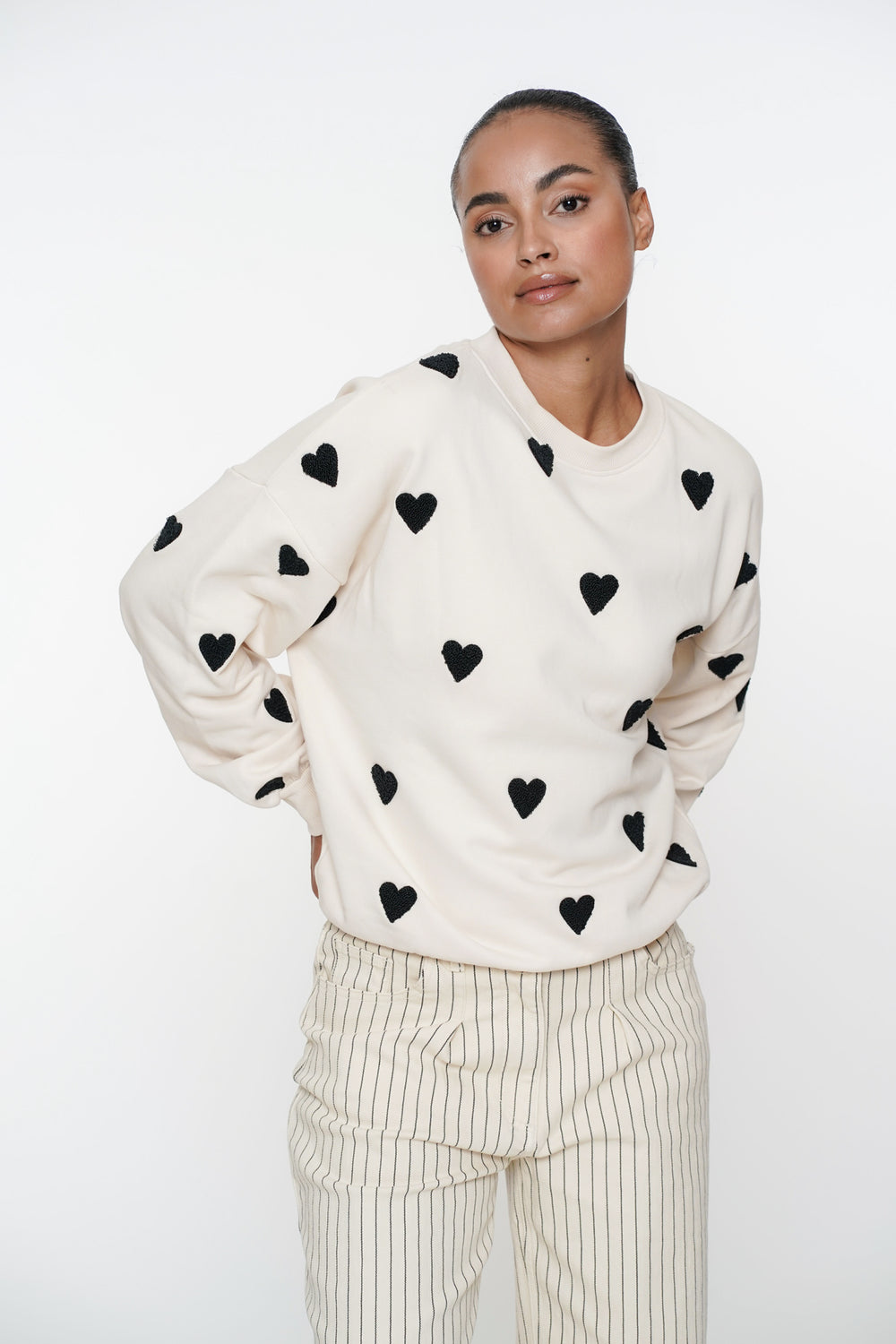 Geisha dames sweater met geborduurde hartjes