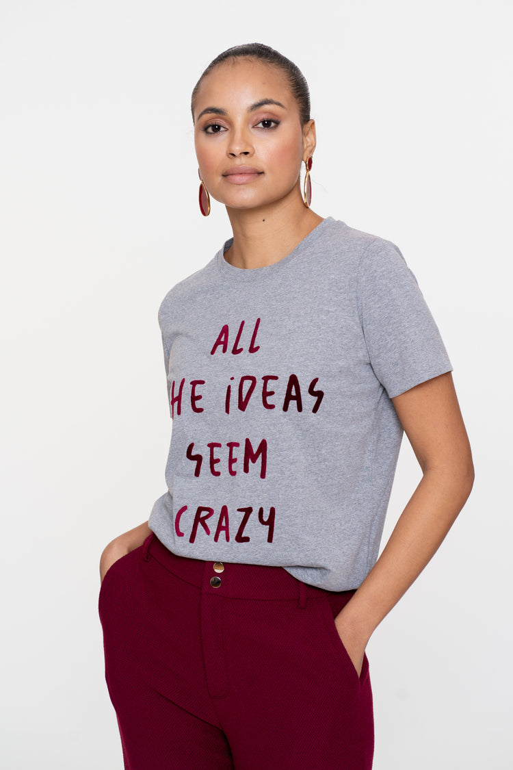 Geisha dames basic T-shirt met tekst  'All the ideas seem crazy'