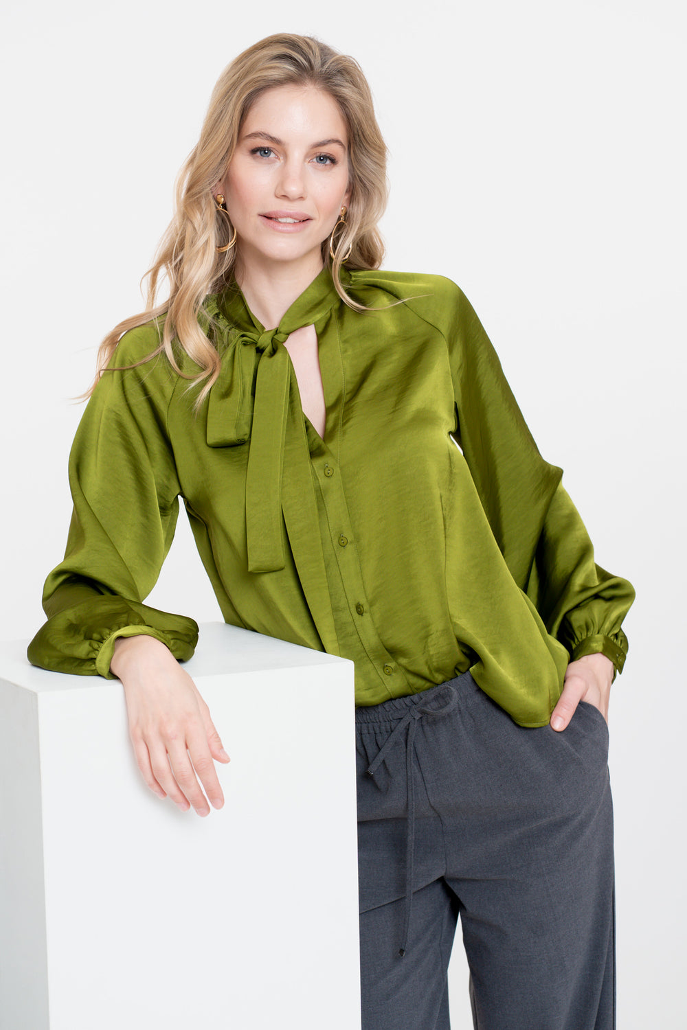 Geisha dames satin look blouse met strikdetail
