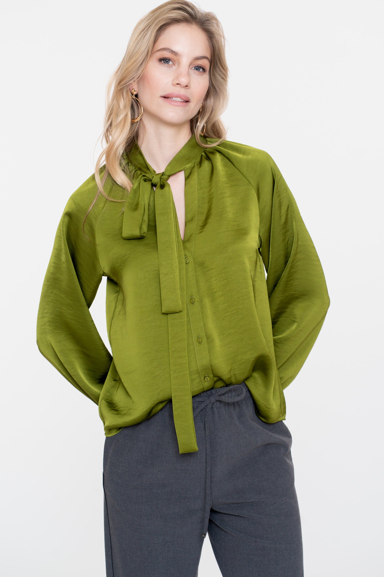 Geisha dames satin look blouse met strikdetail