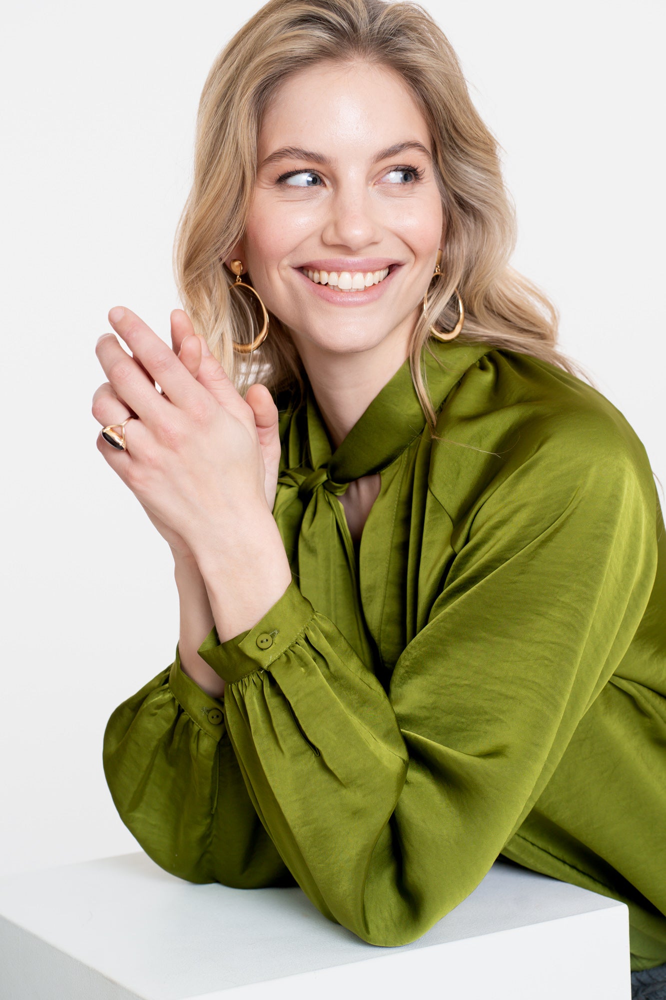 Geisha dames satin look blouse met strikdetail