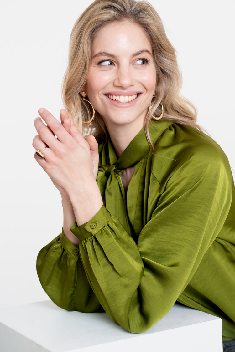 Geisha dames satin look blouse met strikdetail