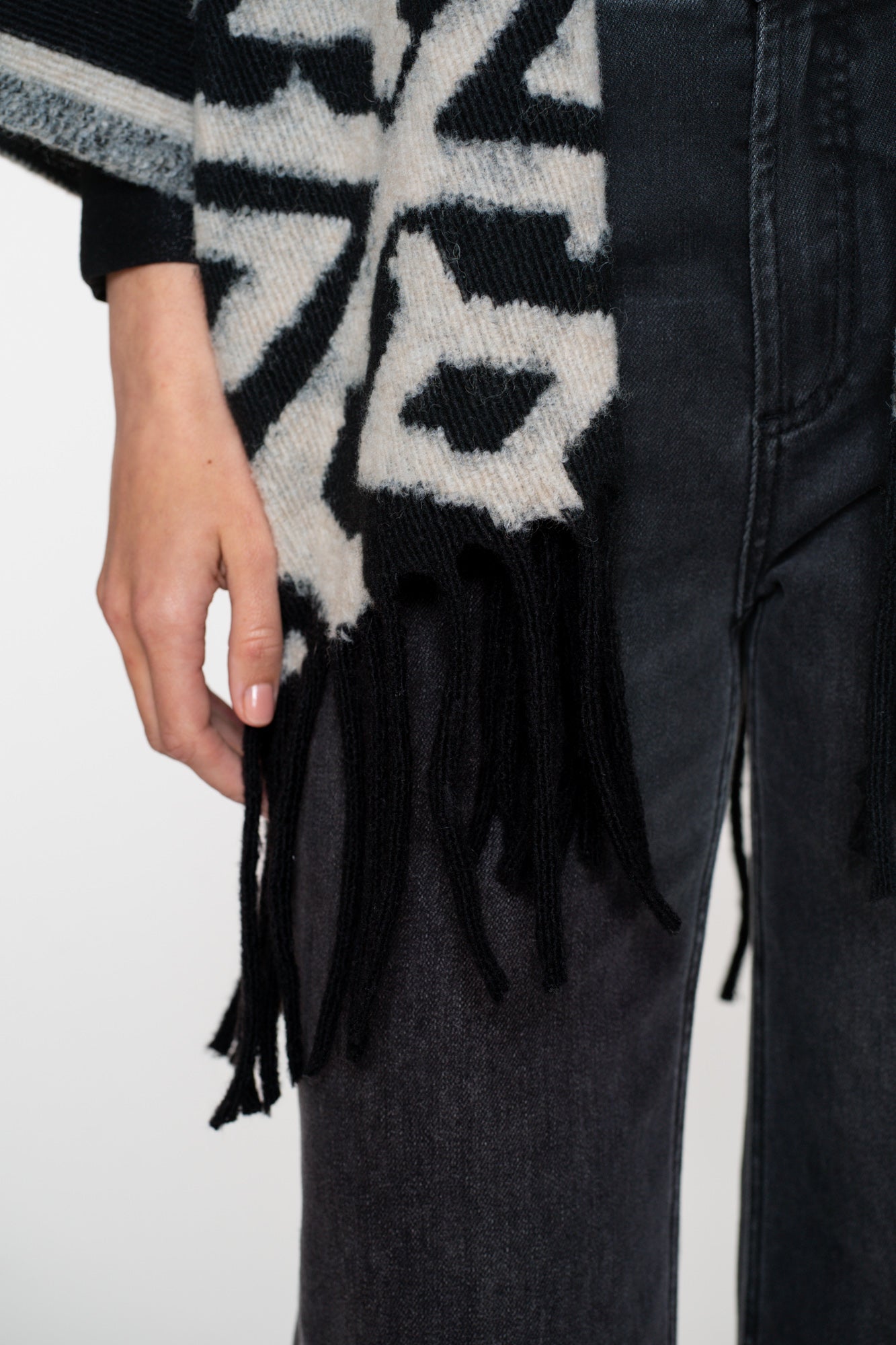Geisha dames jacquard poncho met franjes