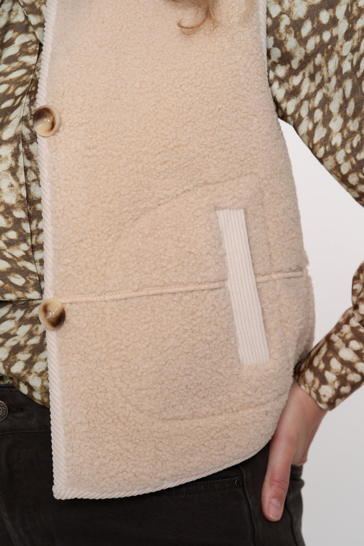 Geisha dames crèmekleurig teddy gilet met knoopsluiting