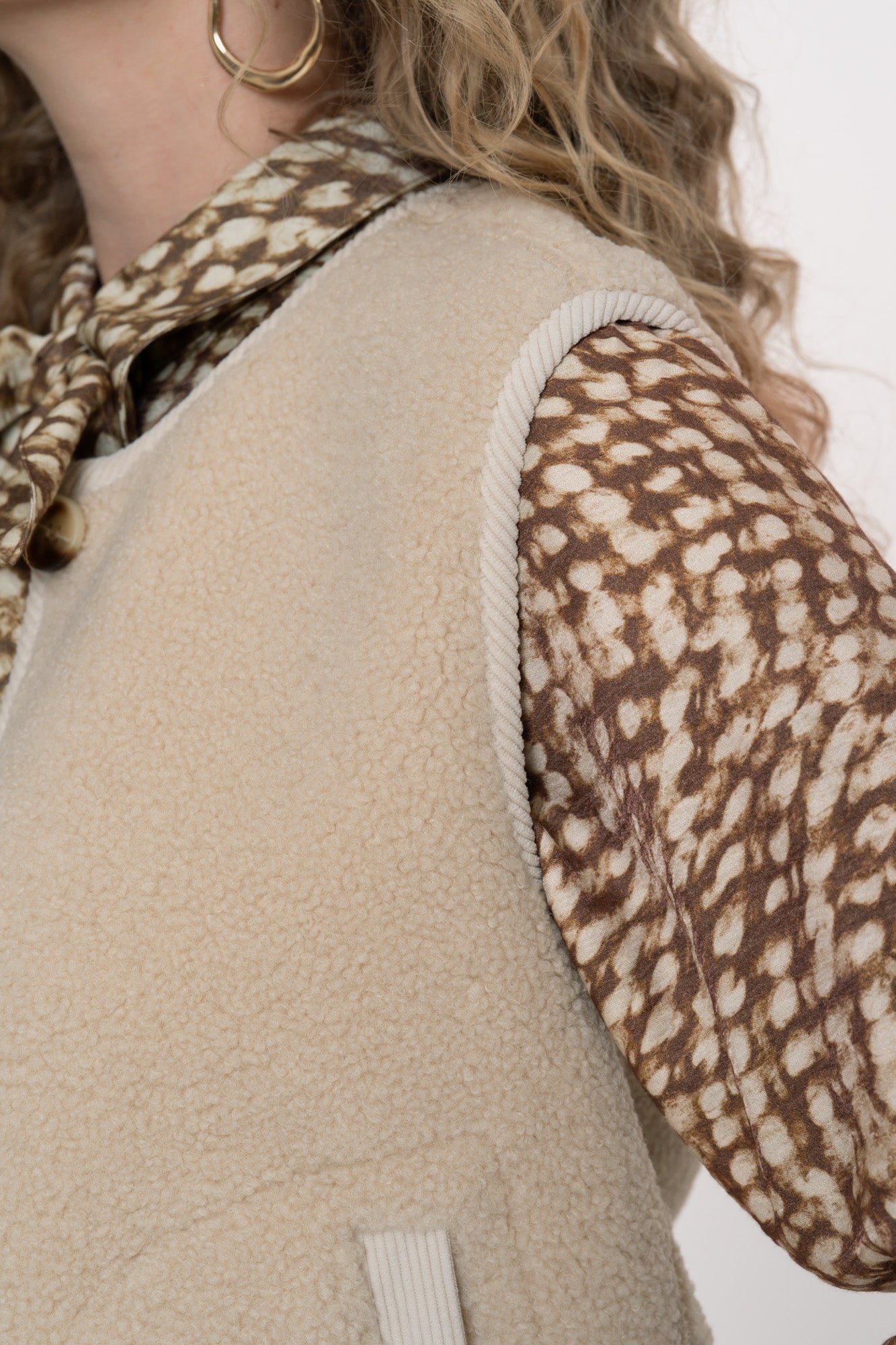 Geisha dames crèmekleurig teddy gilet met knoopsluiting