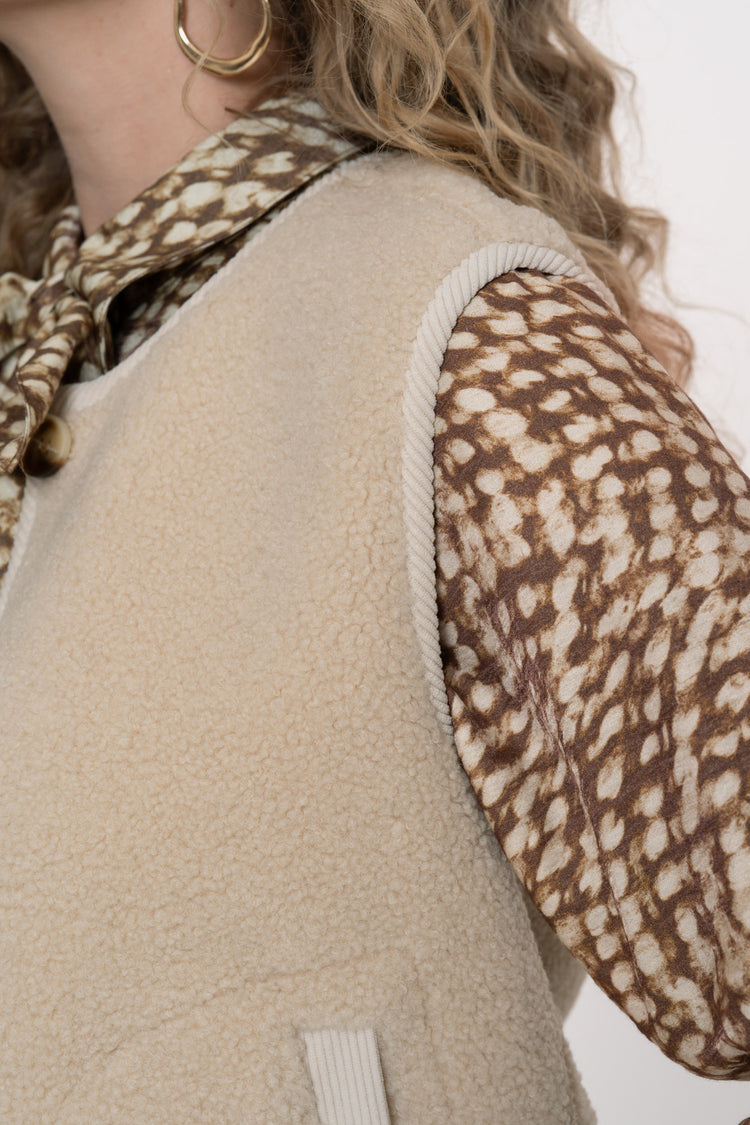 Geisha dames crèmekleurig teddy gilet met knoopsluiting