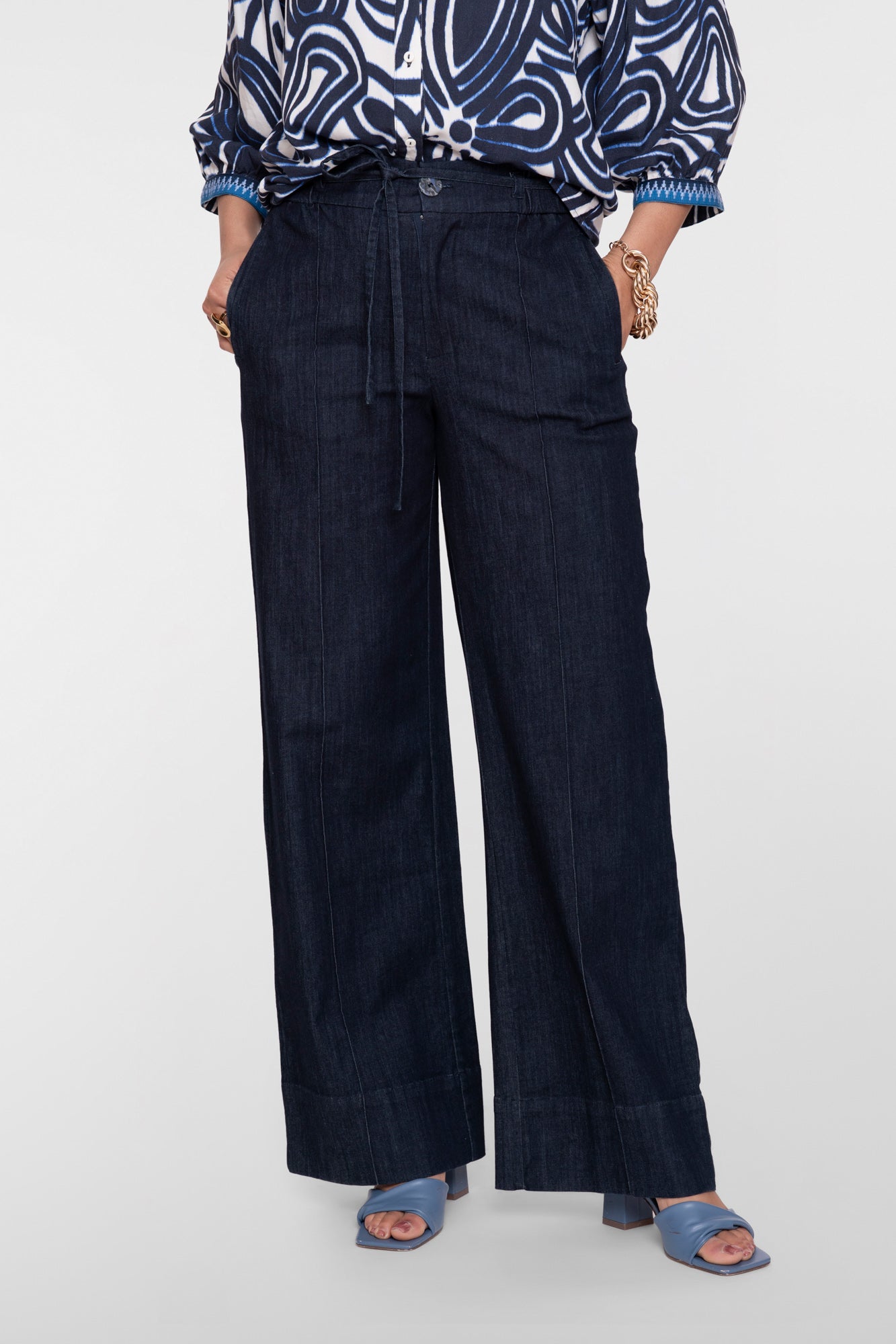 Geisha donkerblauwe wide leg jeans met strikdetail