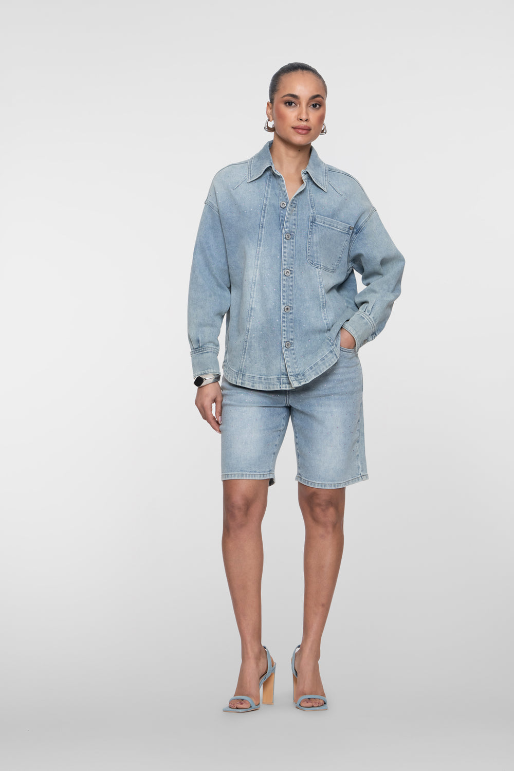 Geisha denim bermuda met subtiele rhinestones