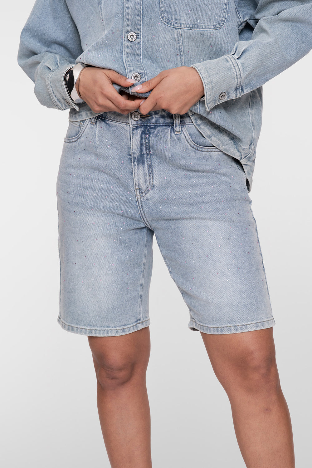 Geisha denim bermuda met subtiele rhinestones