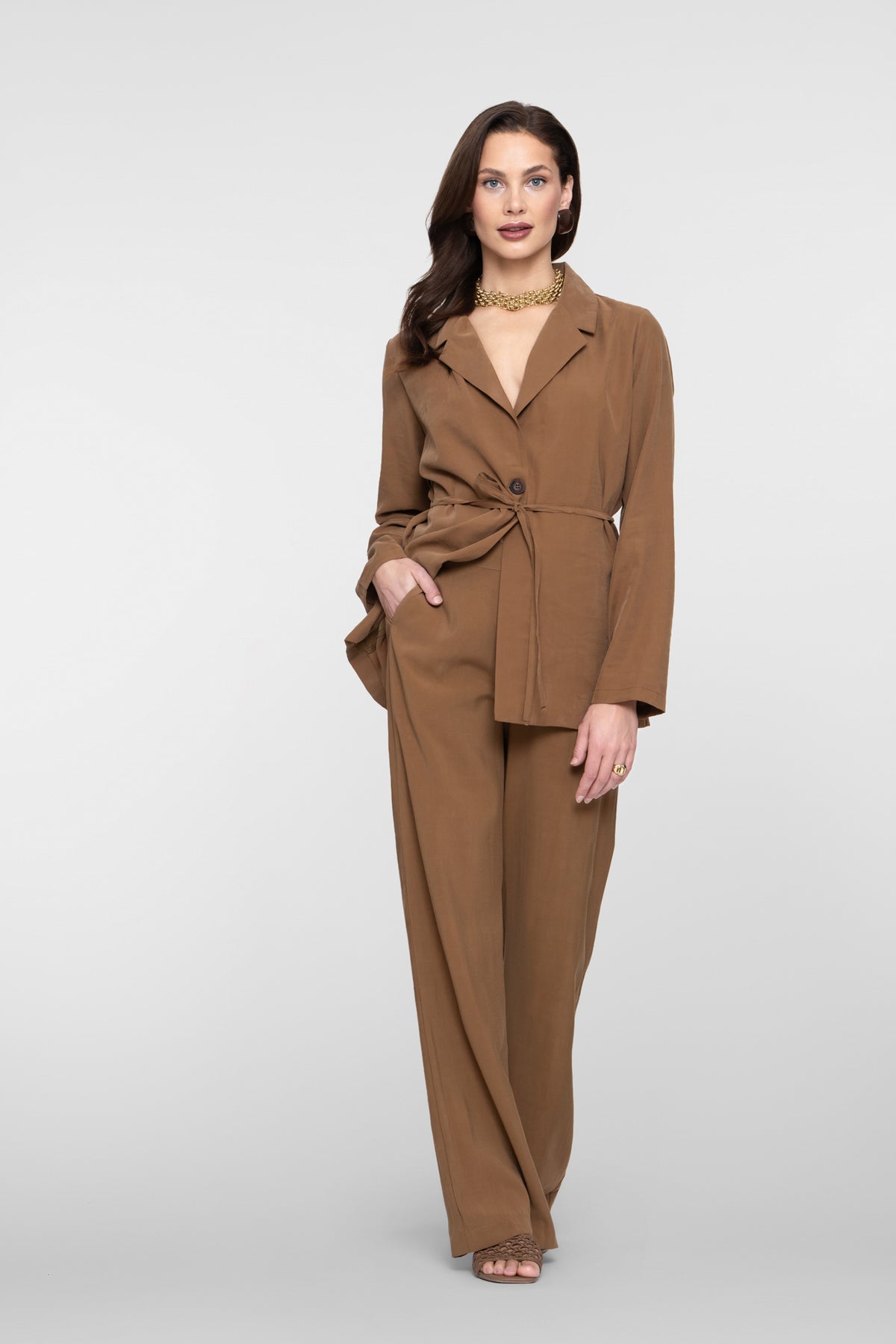 Geisha blazer met ceintuur en reverskraag – Shop de look