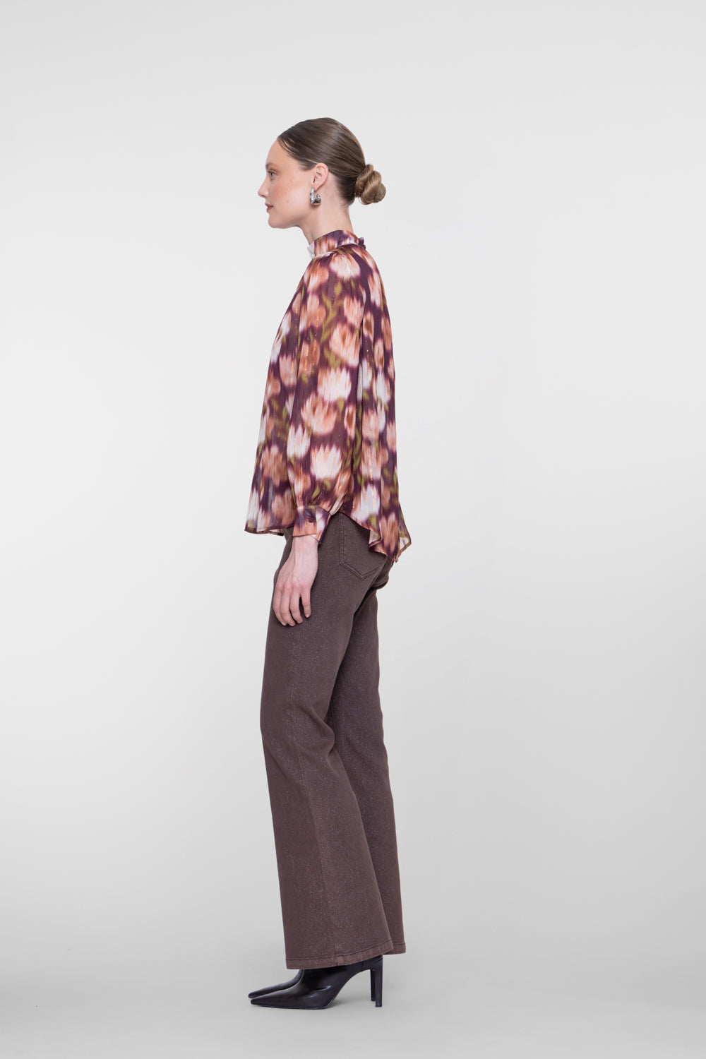 Geisha mid waist flare jeans met subtiele glitter