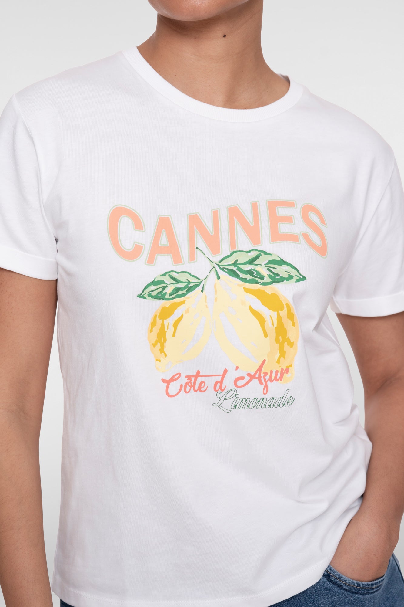 Geisha Cannes print T-shirt met citroenmotief