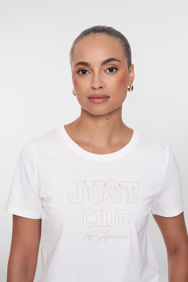 Geisha T-shirt met chestprint en subtiel reliëf