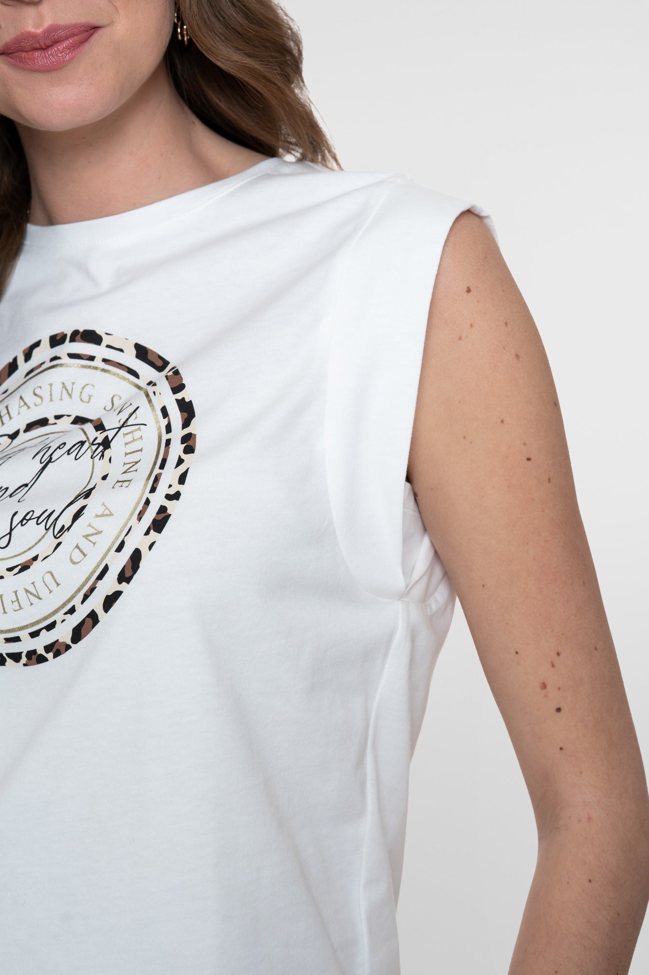 Geisha top met chestprint en moderne mouwinzet