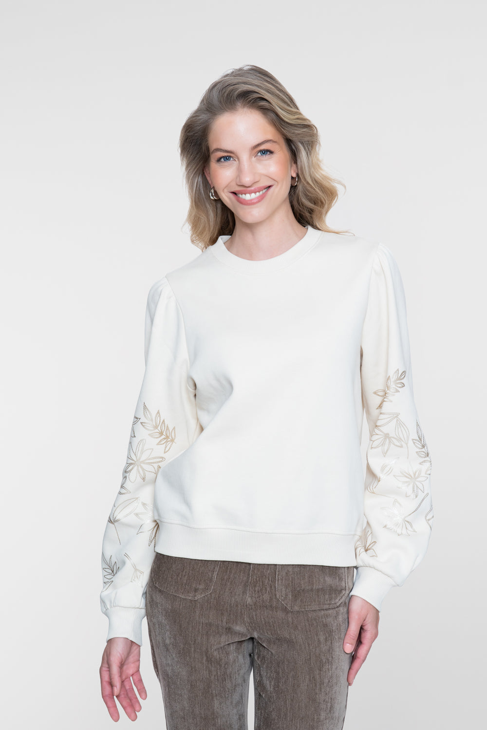 Geisha sweater met geborduurde bloemenmouwen