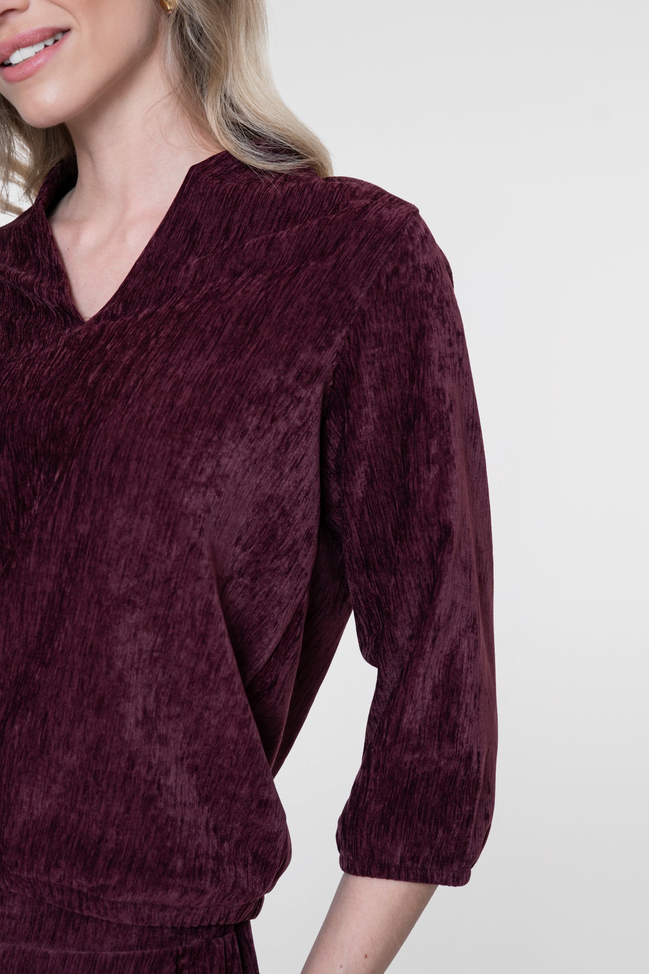 Geisha veloursachtige top met V-snit en 3/4 mouwen