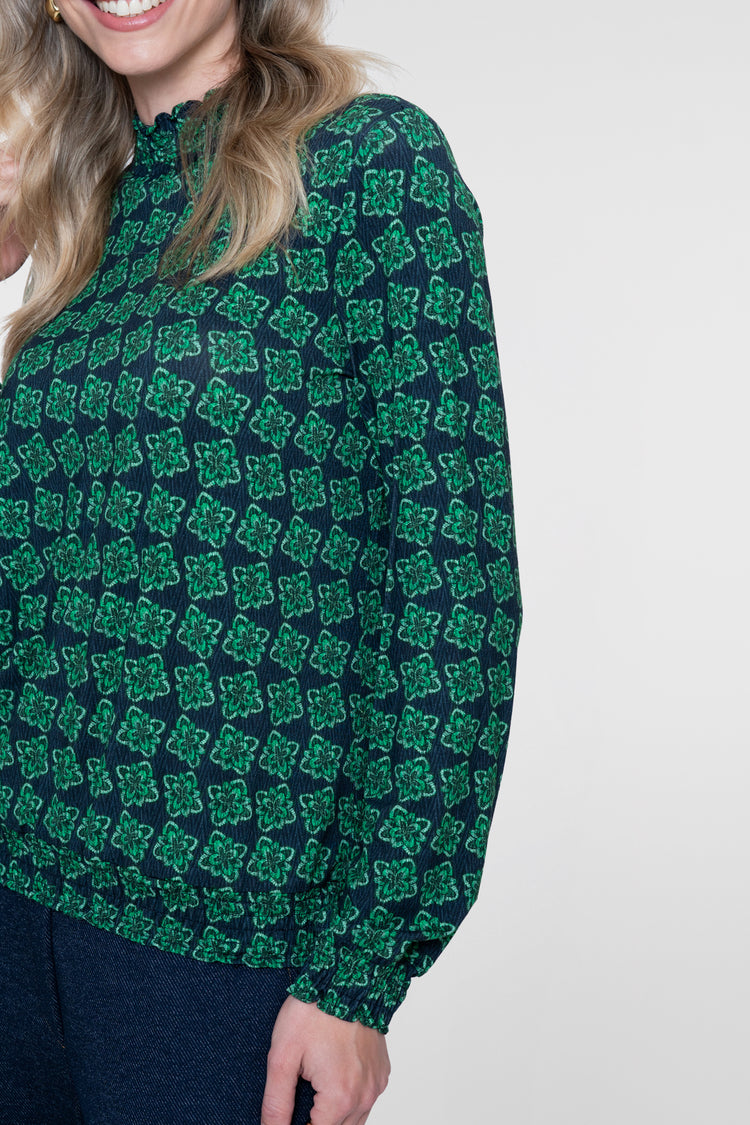 Geisha top met bloemenprint en geruchde details