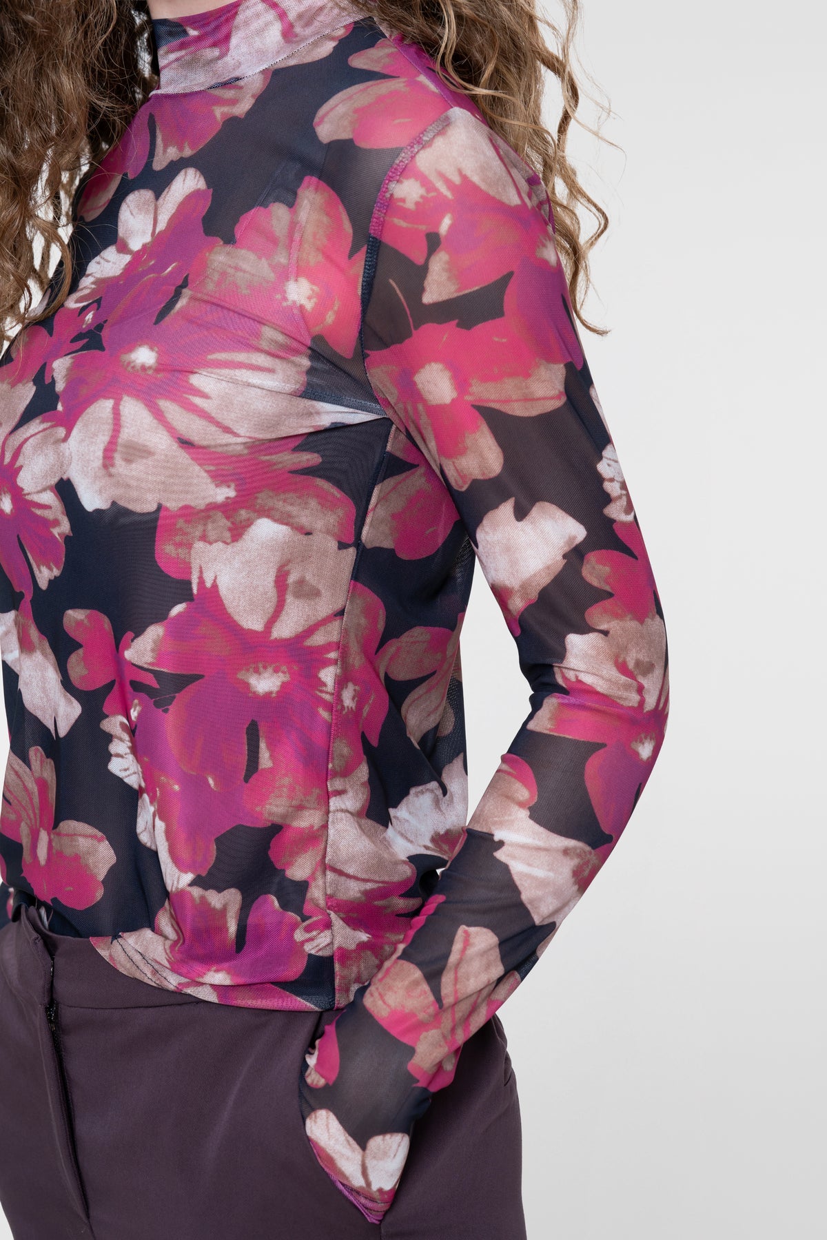 Geisha mesh top met bloemenprint en opstaande hals