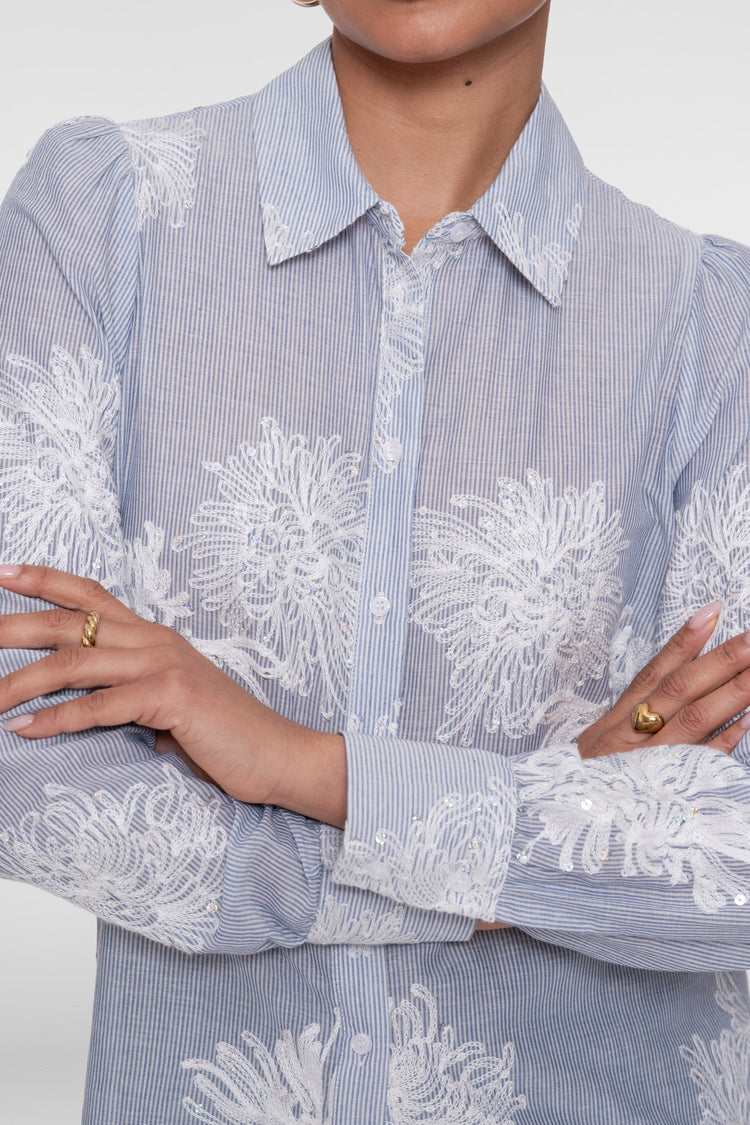 Geisha blouse met geborduurde bloemen en strepen
