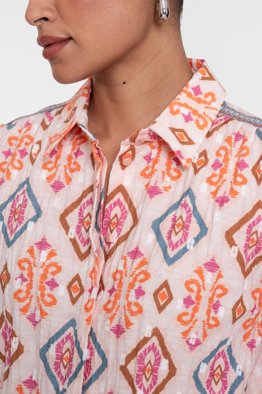 Geisha blouse met kleurrijke ikatprint en elastische mouwen