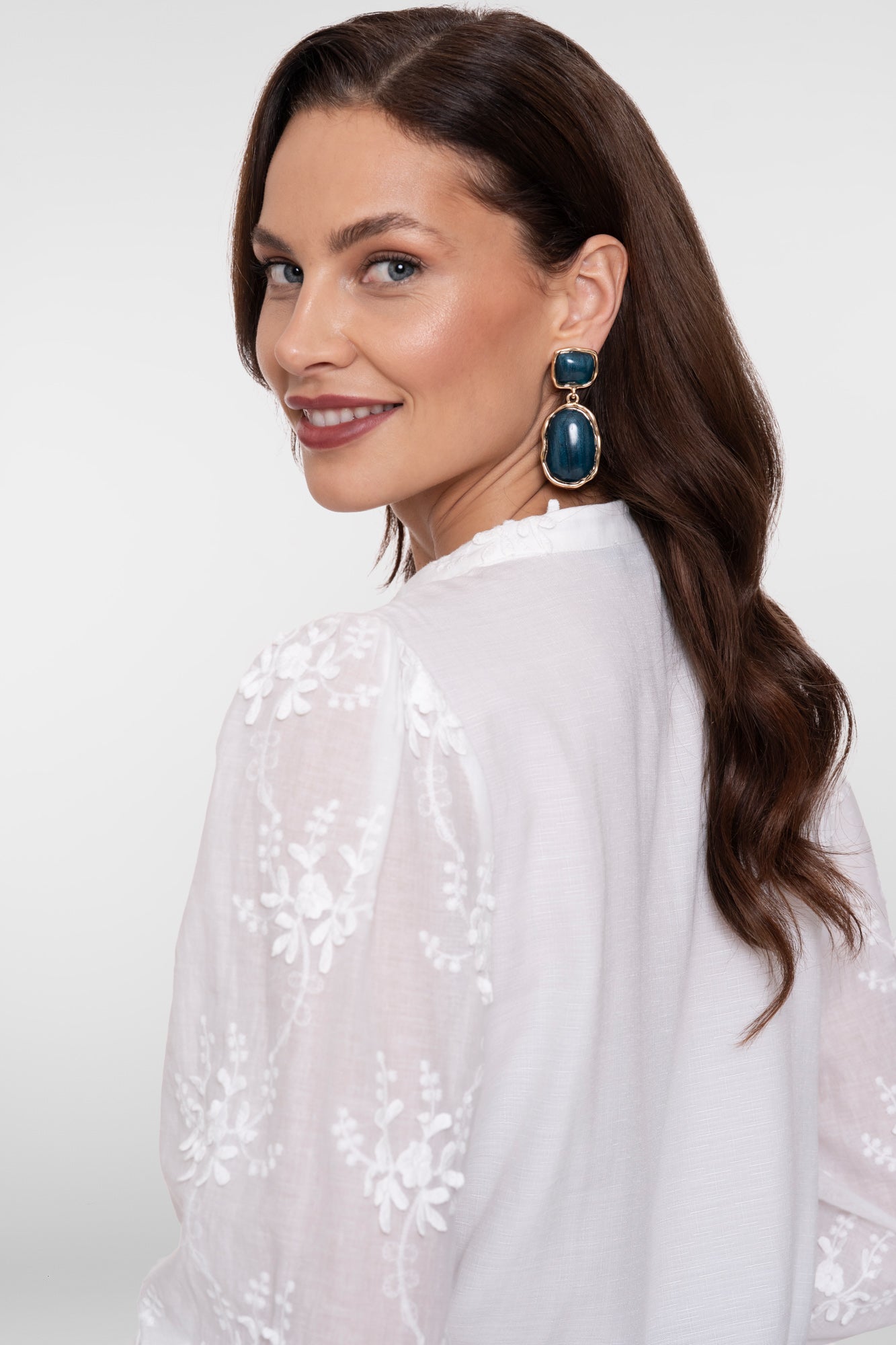 Geisha blouse met geborduurde bloemendessin en 3/4 mouwen