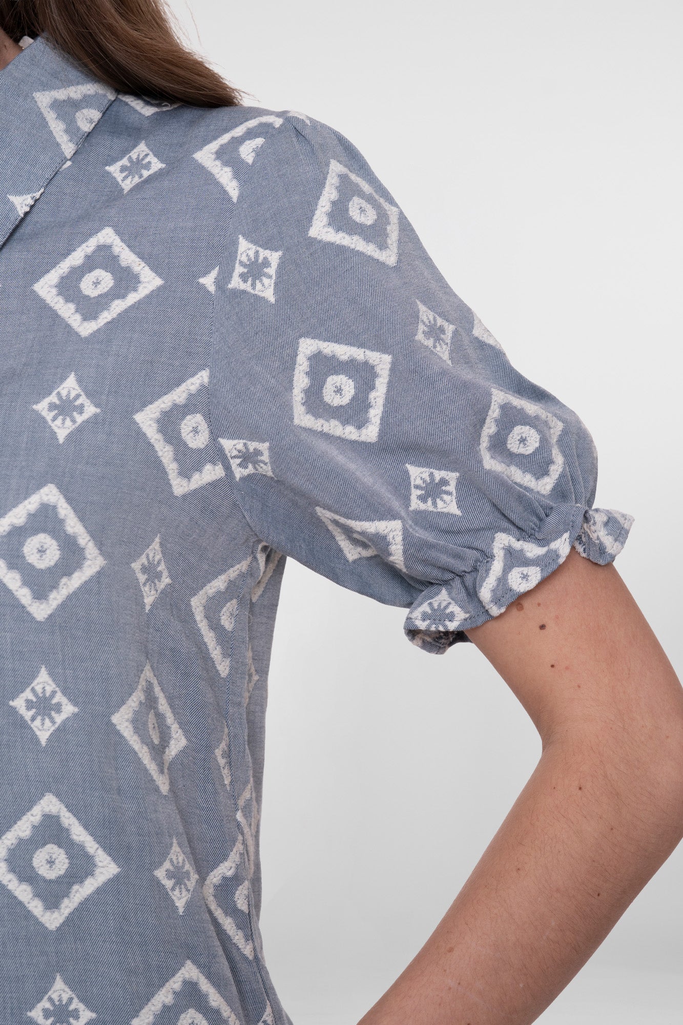 Geisha blouse met Ikatprint en Ruffle