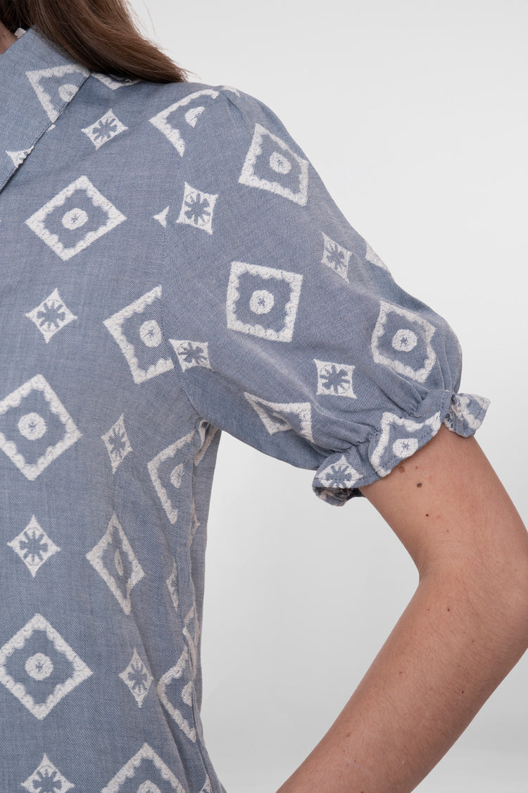 Geisha blouse met Ikatprint en Ruffle