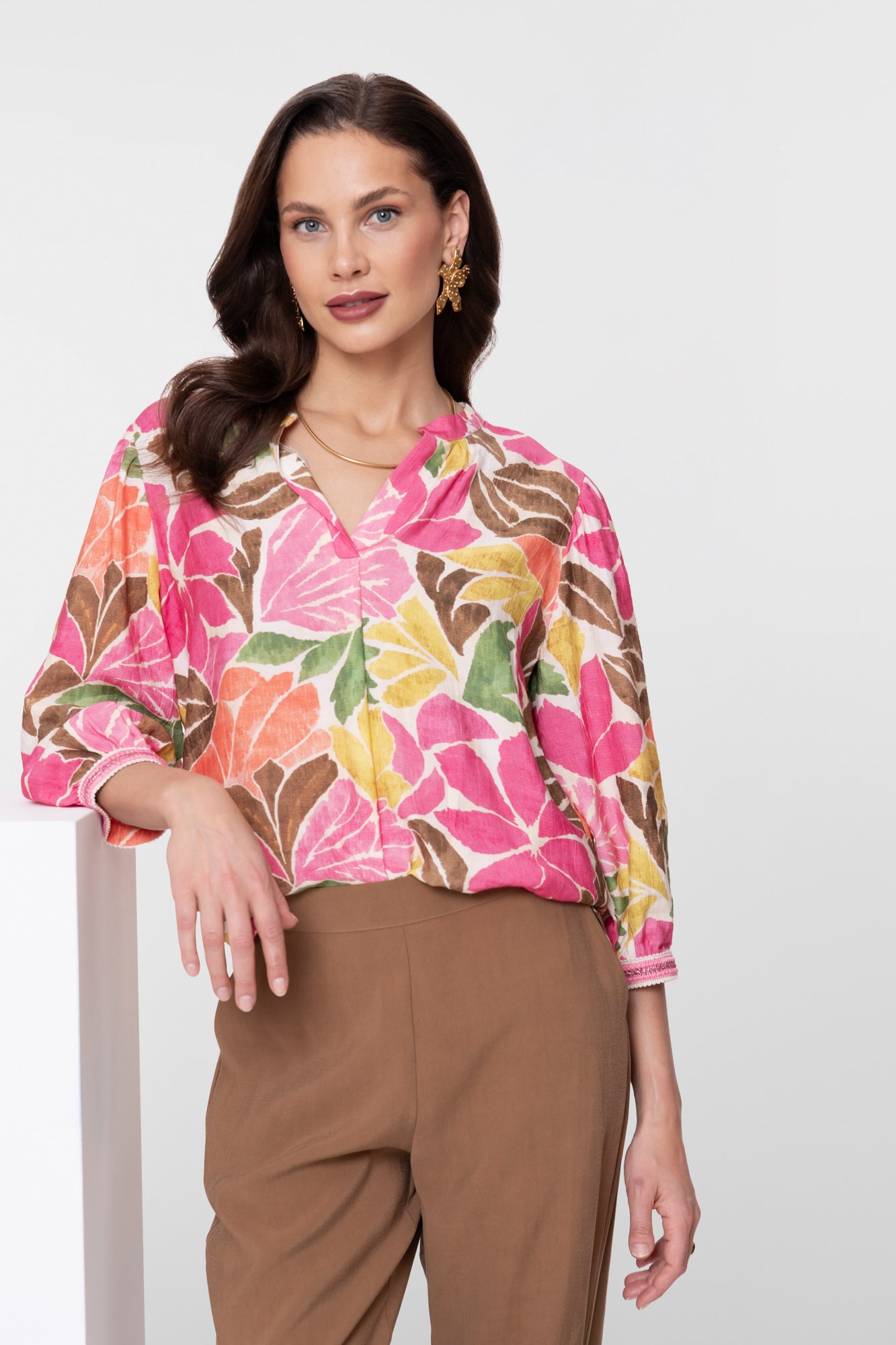 Geisha top met kleurrijke botanische print en V-hals