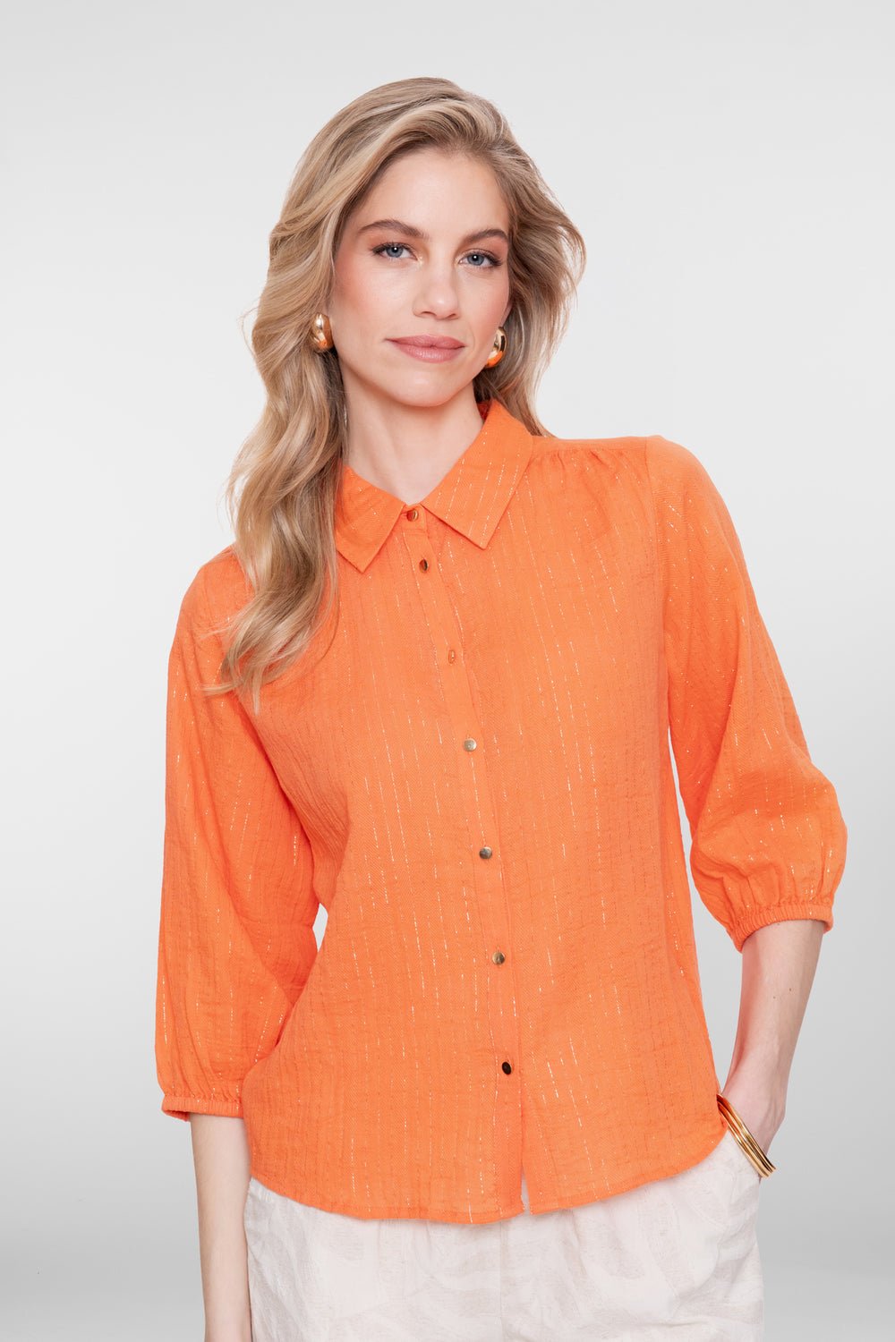 Geisha oranje blouse met lurex en opvallende knoopjes