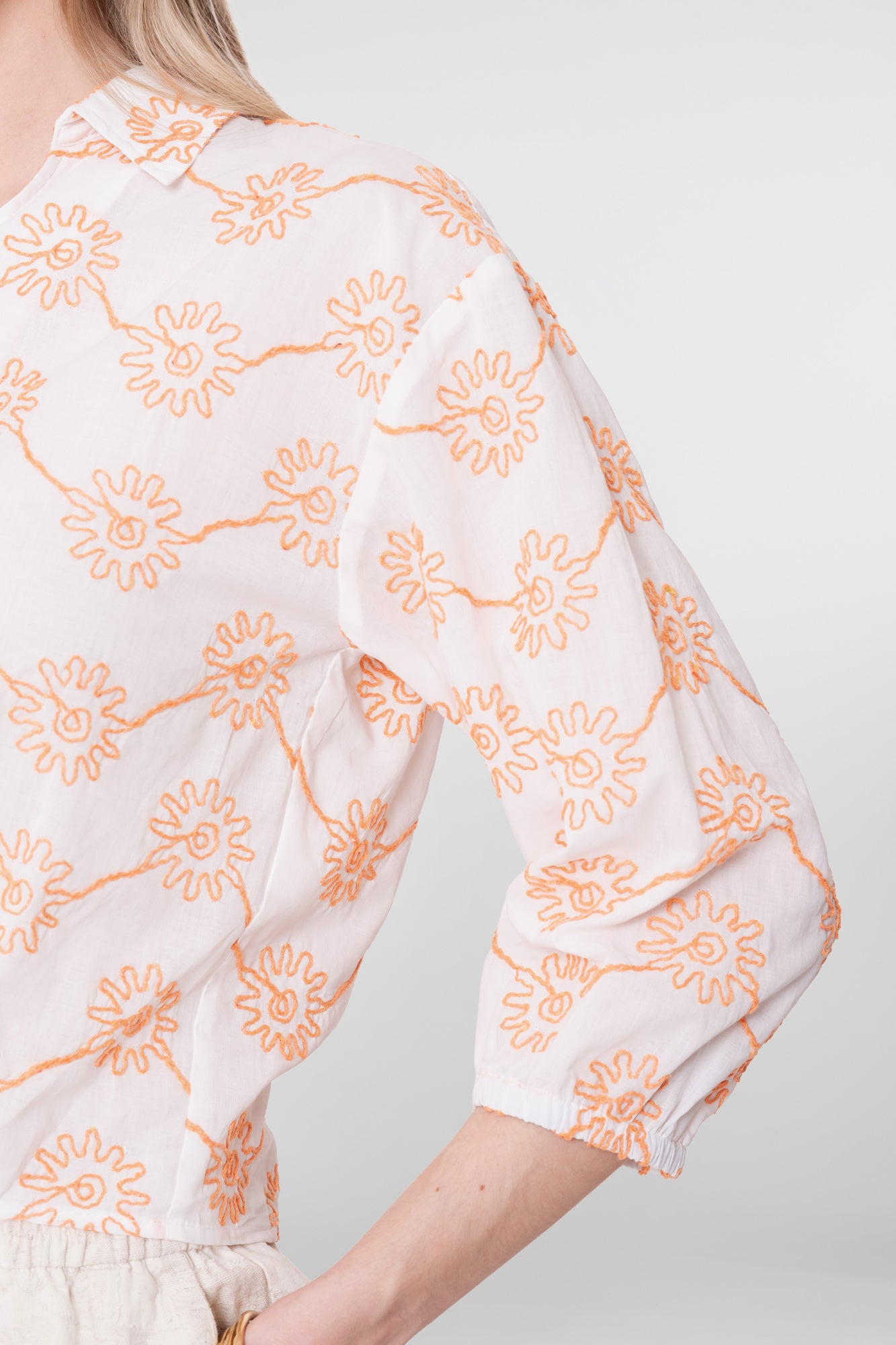 Geisha sierlijke blouse met knoopdetail