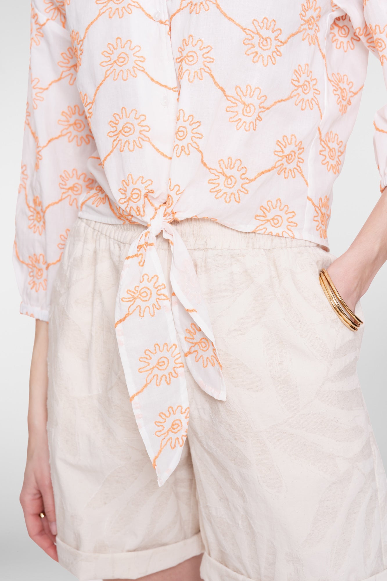 Geisha sierlijke blouse met knoopdetail