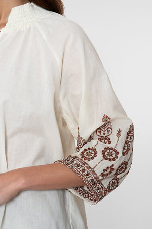 Geisha blouse met borduursels en bohemian uitstraling