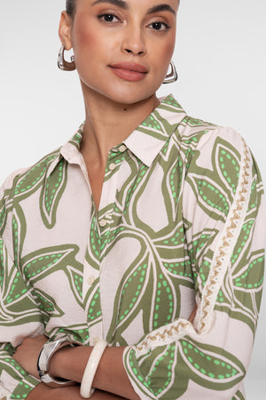 Geisha blouse met bladerprint en klassieke kraag