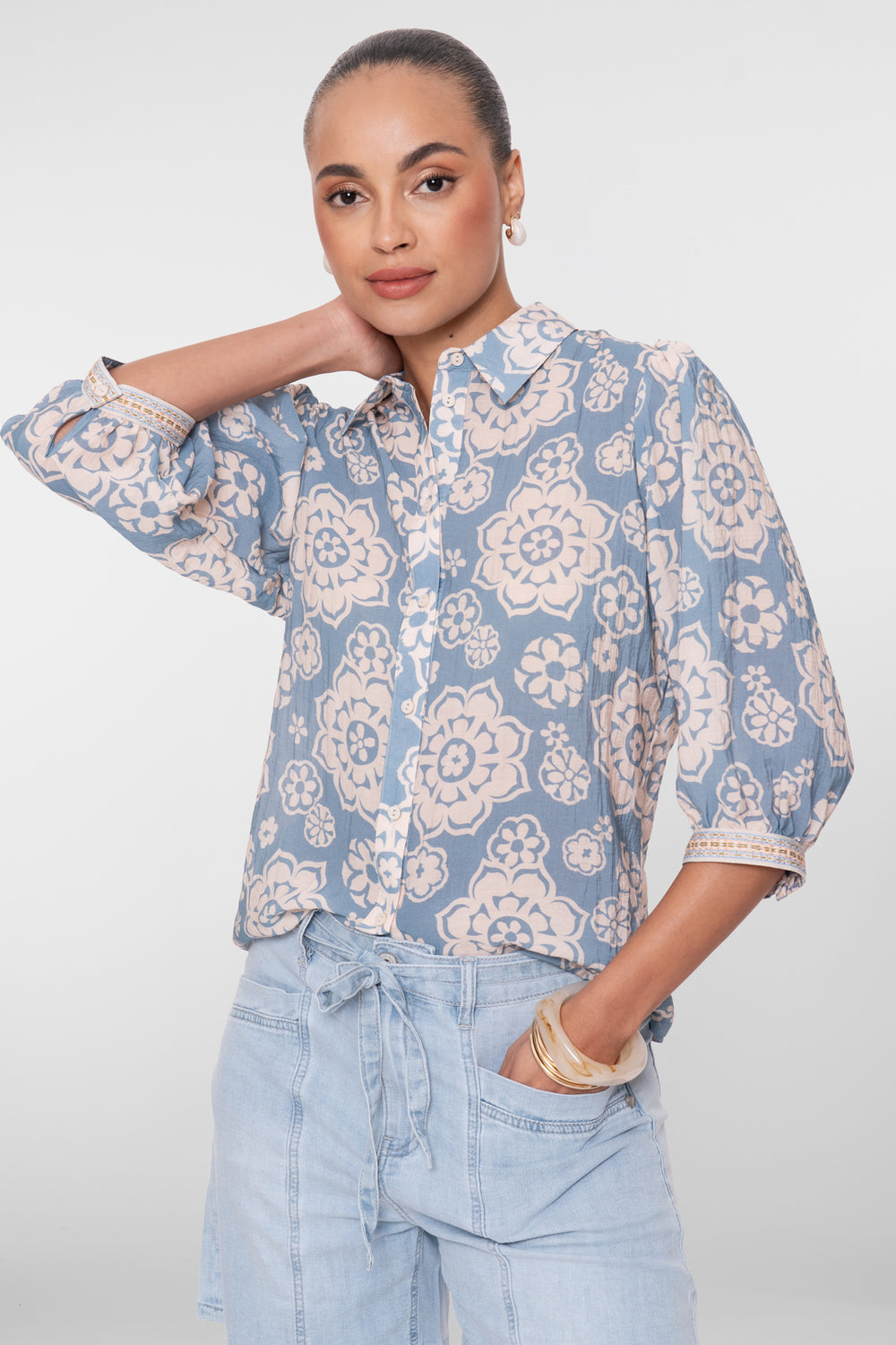 Geisha blouse met bloemenprint en subtiele pofmouw