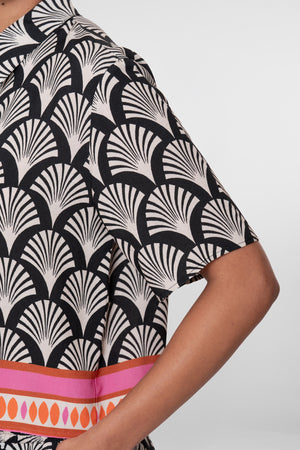 Geisha blouse met grafische print en contrasterende zoom