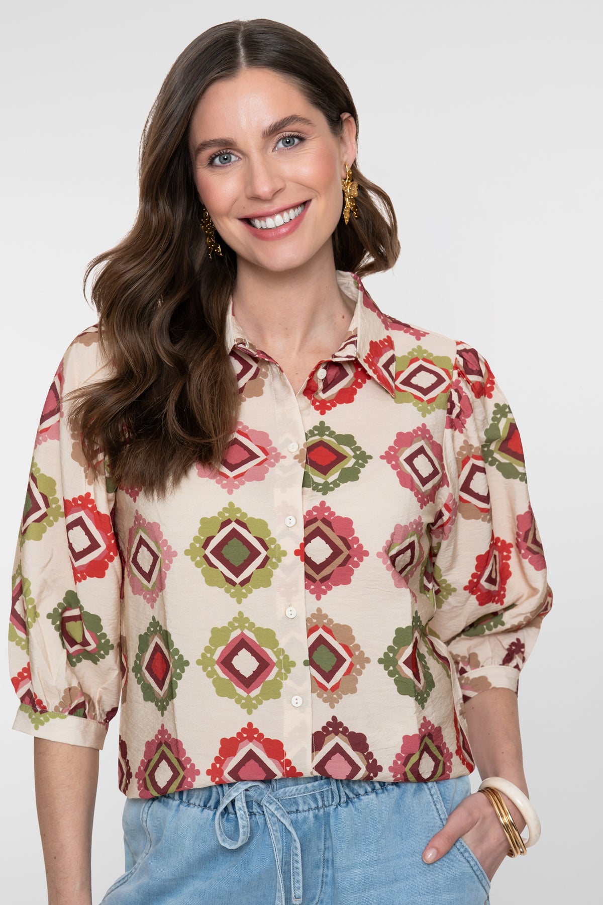 Geisha blouse met grafische print in zand en roodtinten – Shop de look