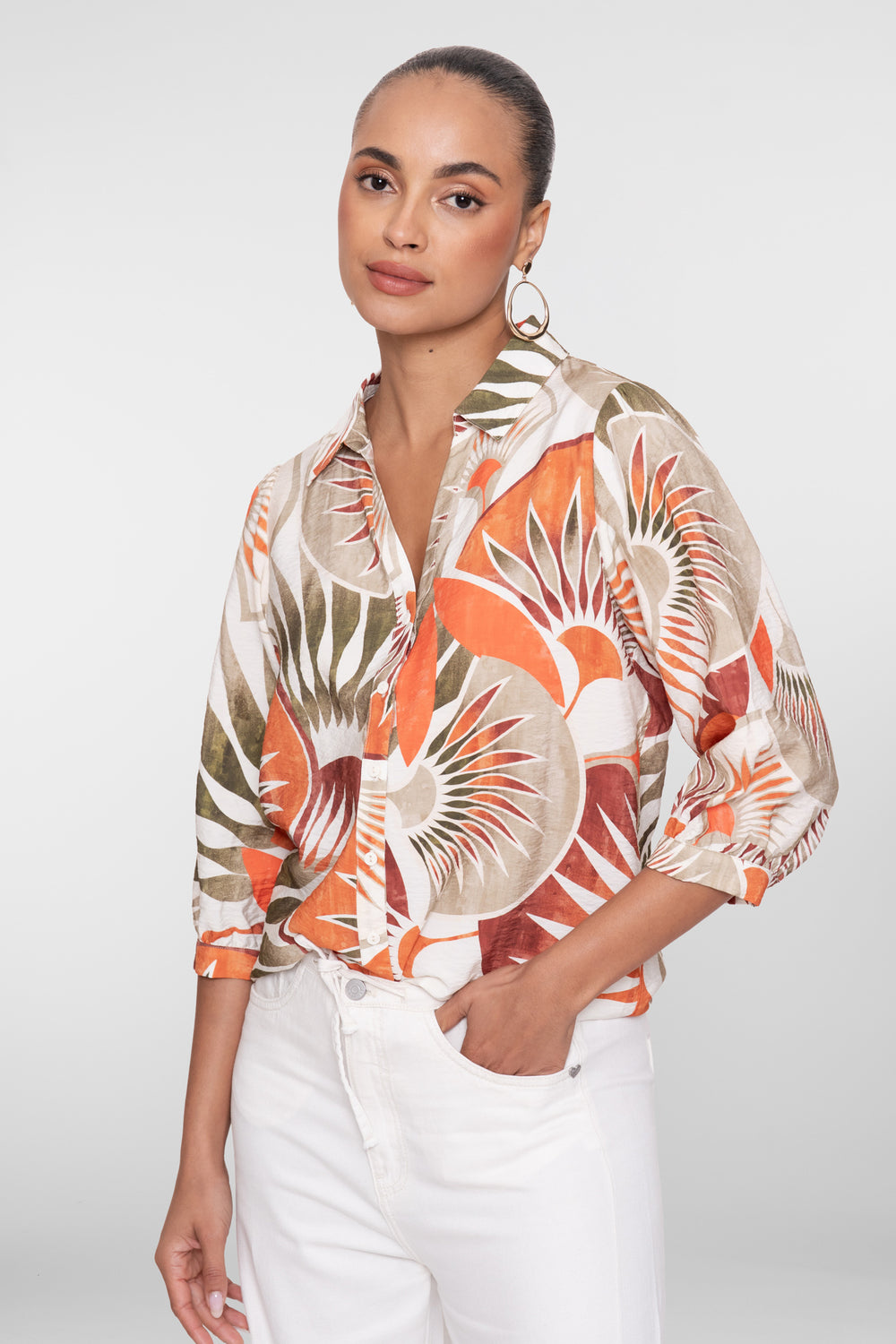 Geisha blouse met bloemenprint in warme tinten en V-hals
