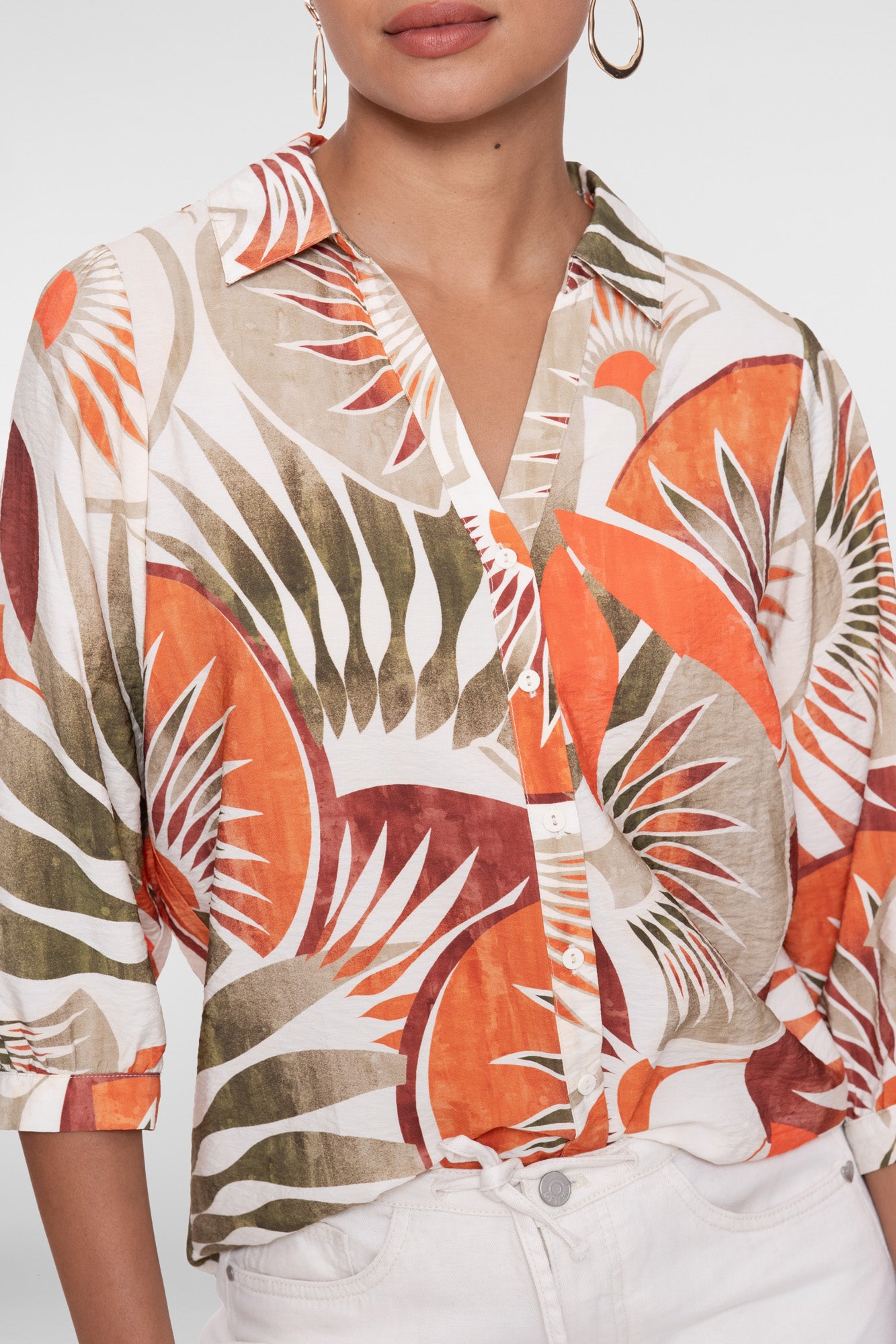 Geisha blouse met bloemenprint in warme tinten en V-hals