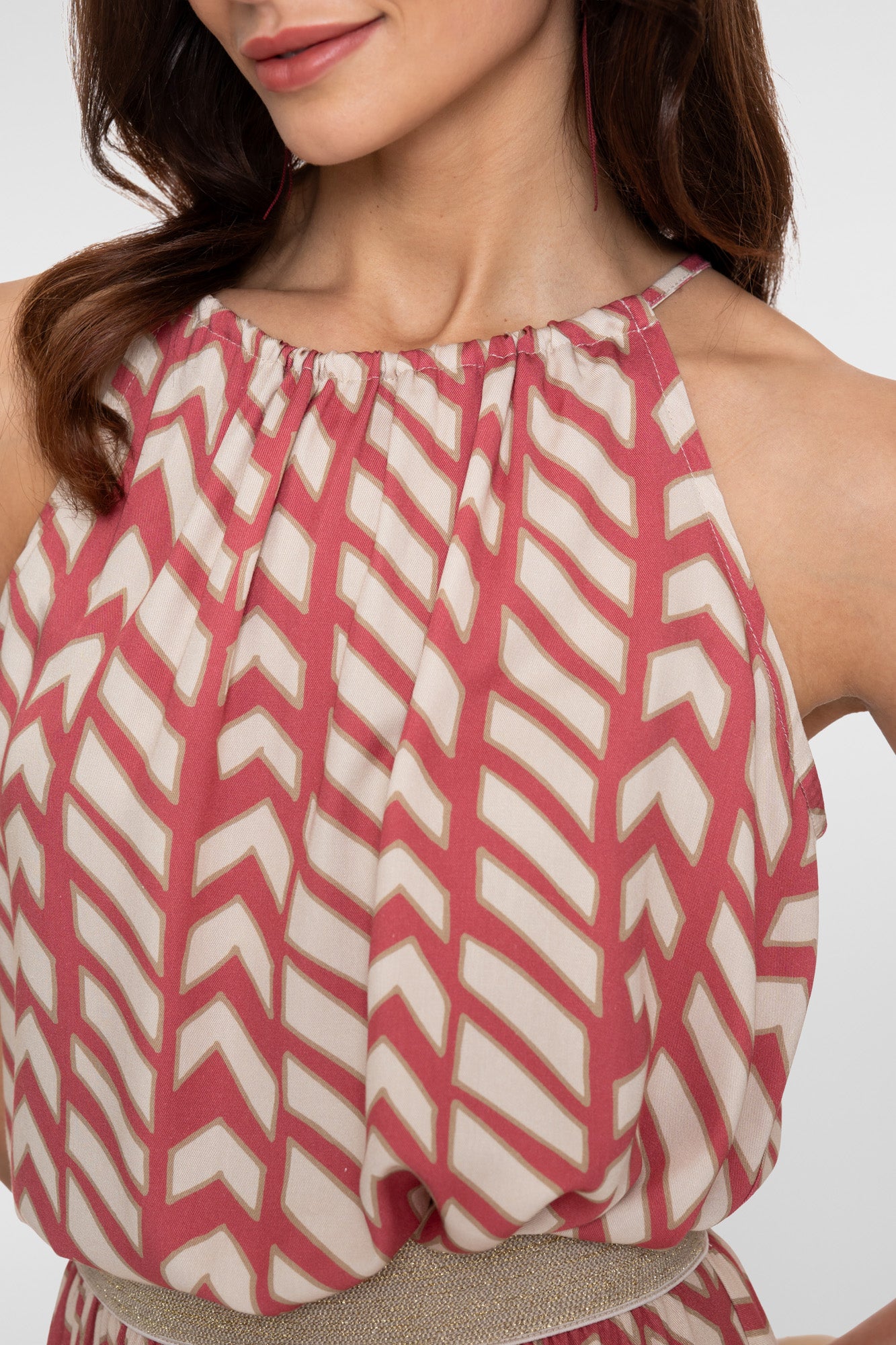 Geisha haltertop met zigzagprint in coral en zandtinten