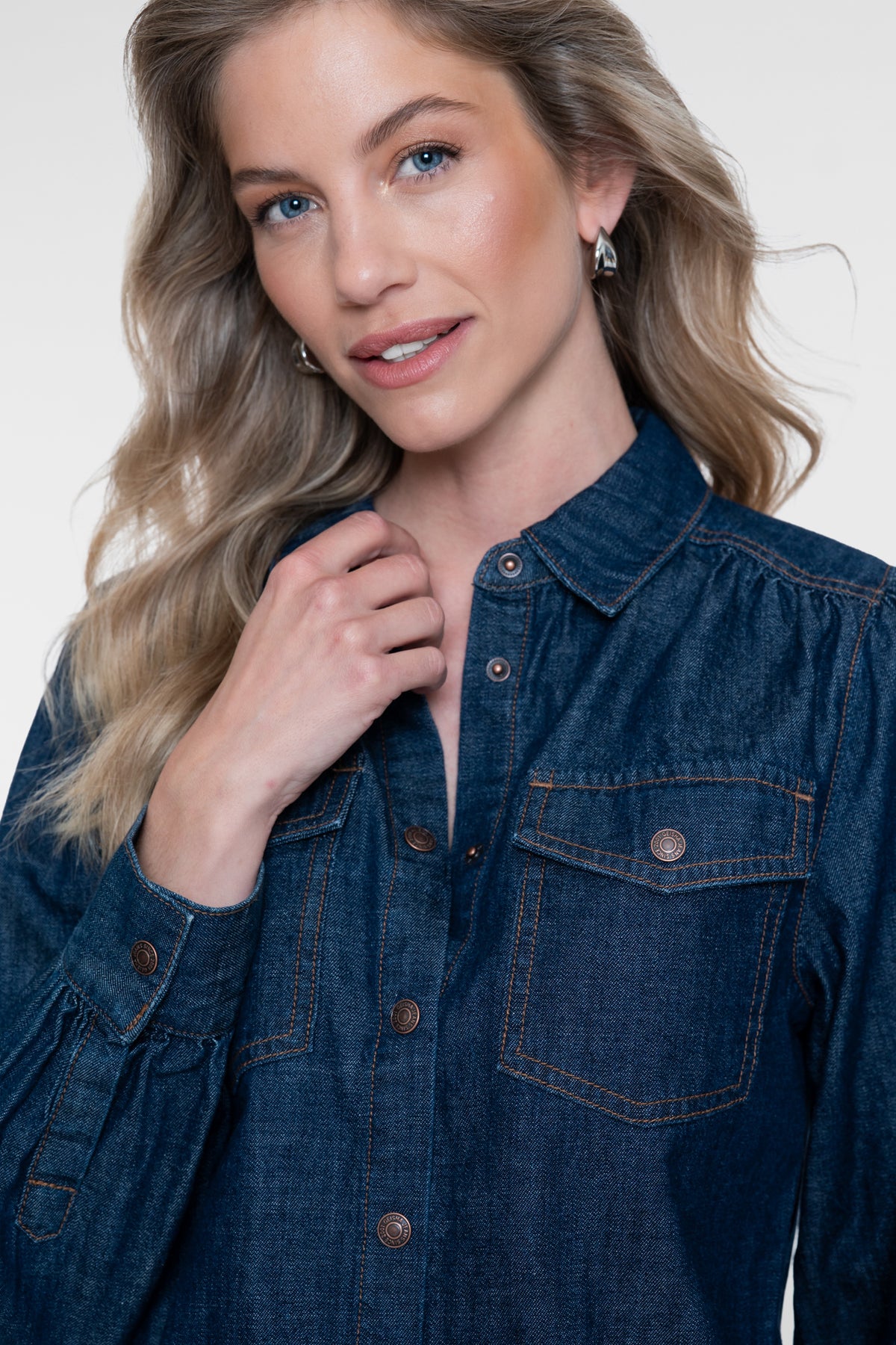 Geisha denim blouse met borstzakken en contrasterende stiksels