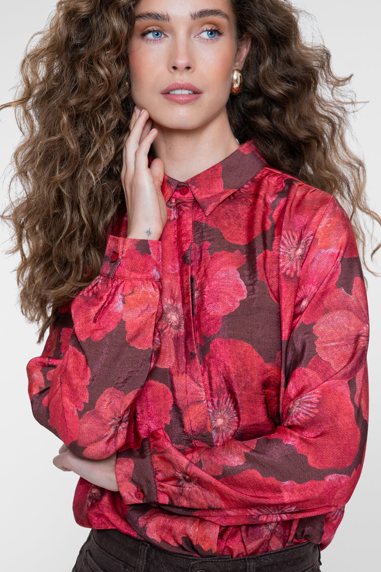 Geisha blouse met klassieke kraag en bloemendessin