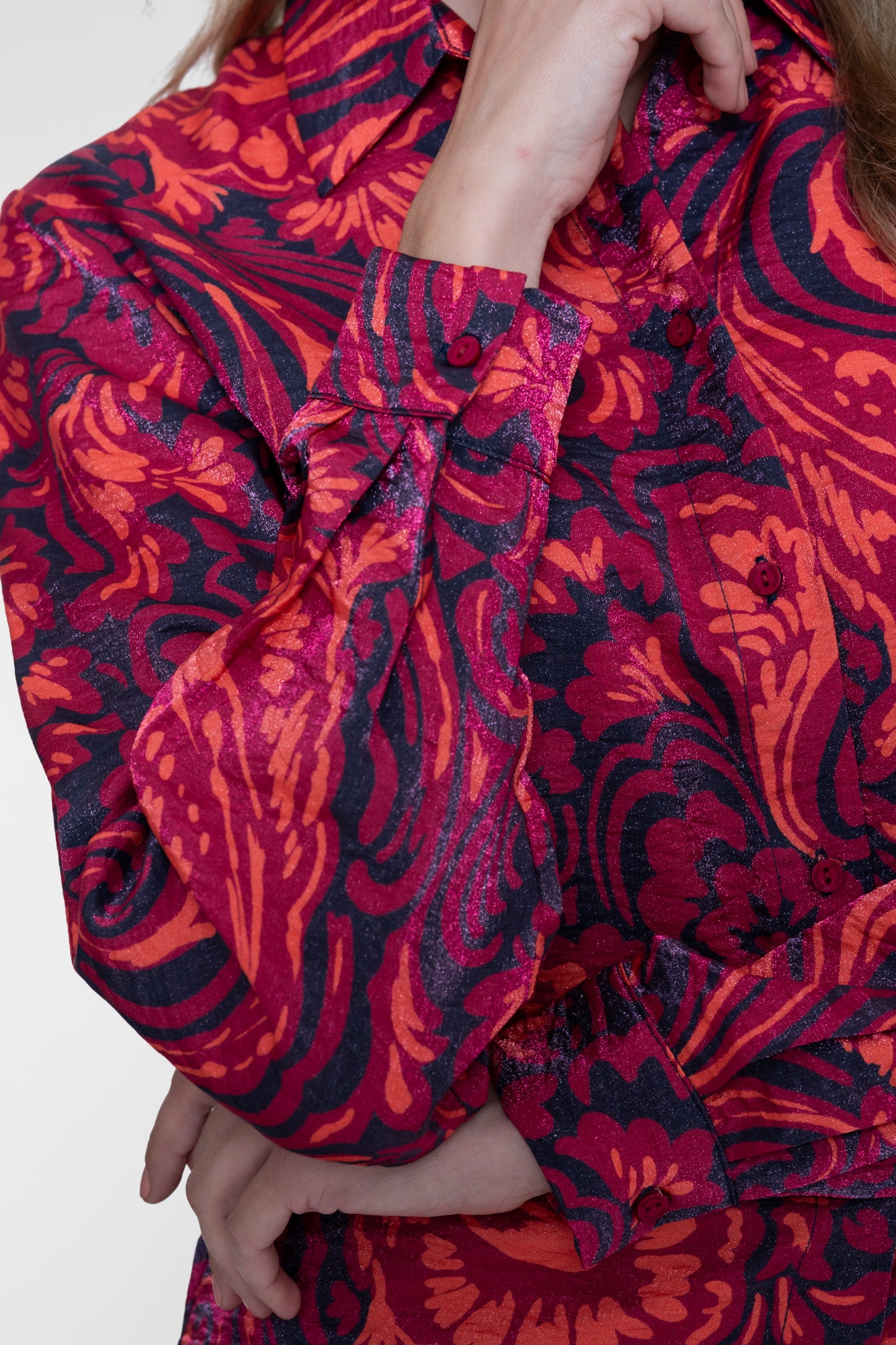 Geisha blouse met sierlijke print en glans
