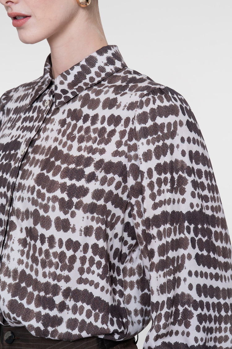 Geisha blouse met Bambi-geïnspireerde print en sierlijke details