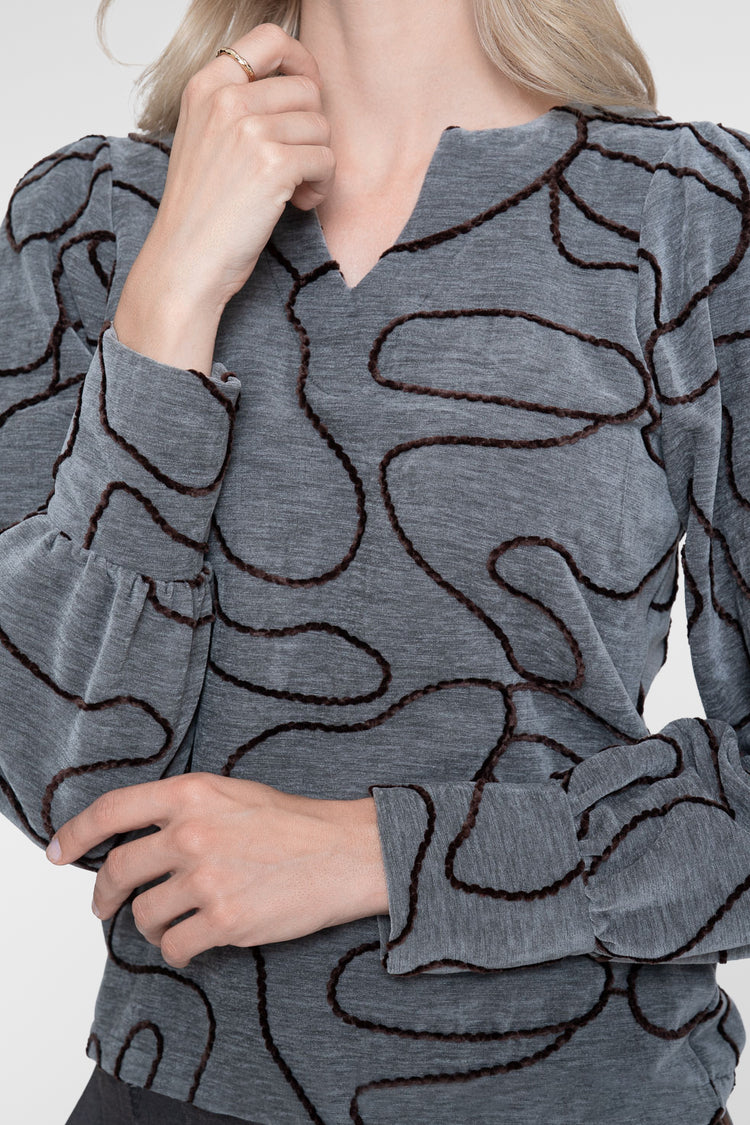 Geisha top met grafische lijnprint en V-snit