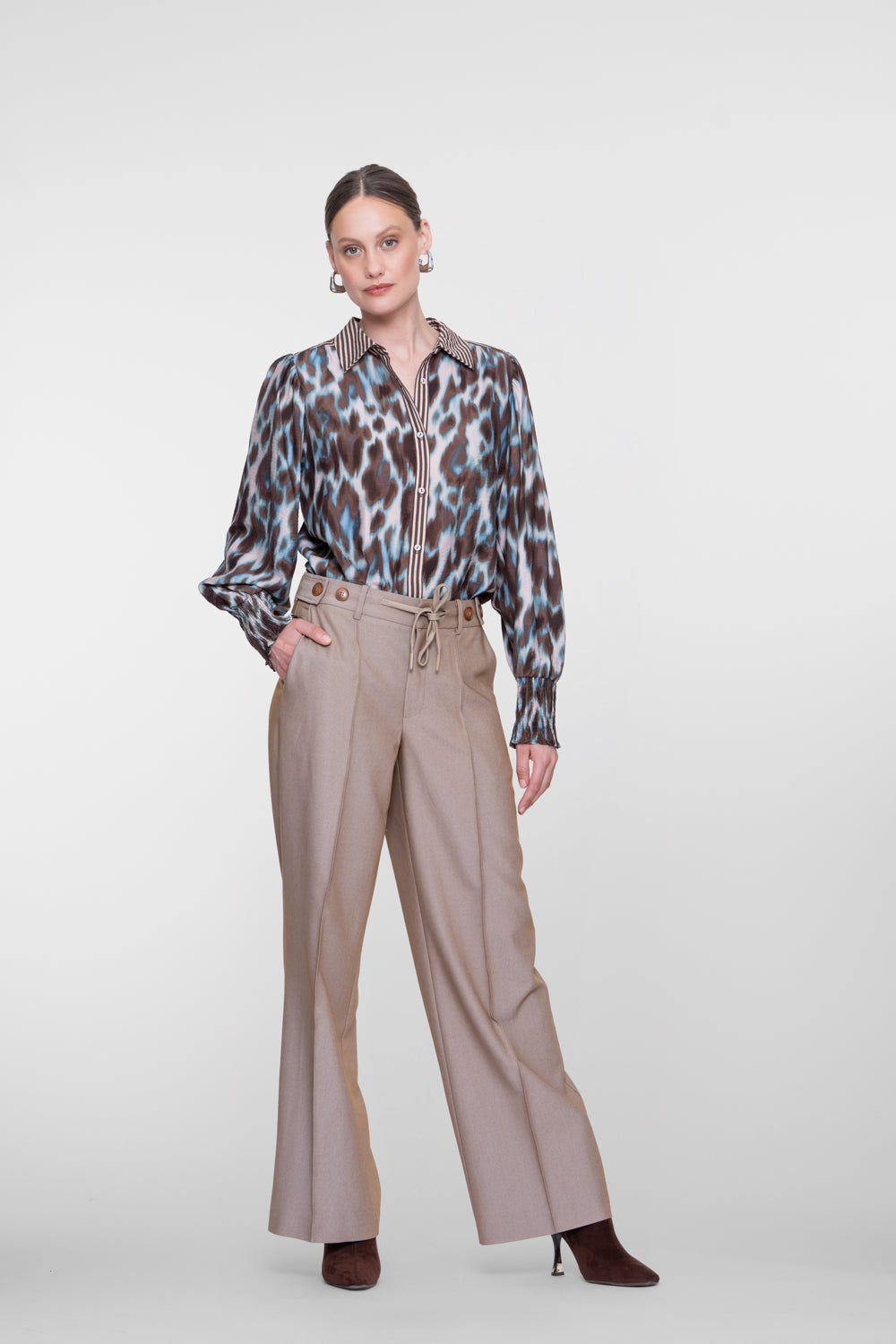 Geisha blouse met animaldessin en gestreepte details – Shop de look