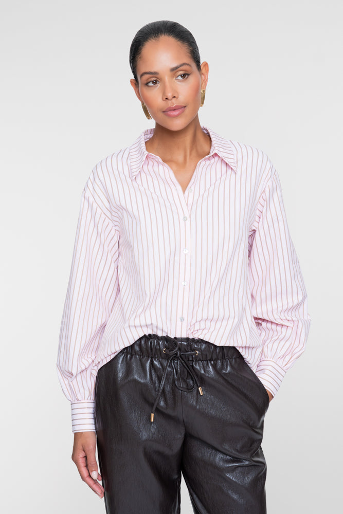 Geisha roze blouse met krijtstreep en lage schouderinzet – Shop de look