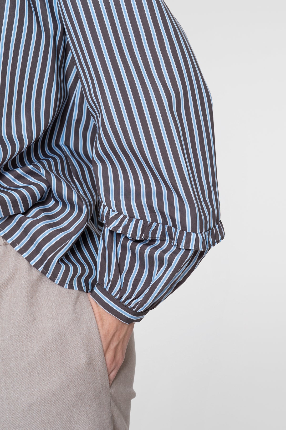 Geisha blouse met strepen en romantische ruffledetails