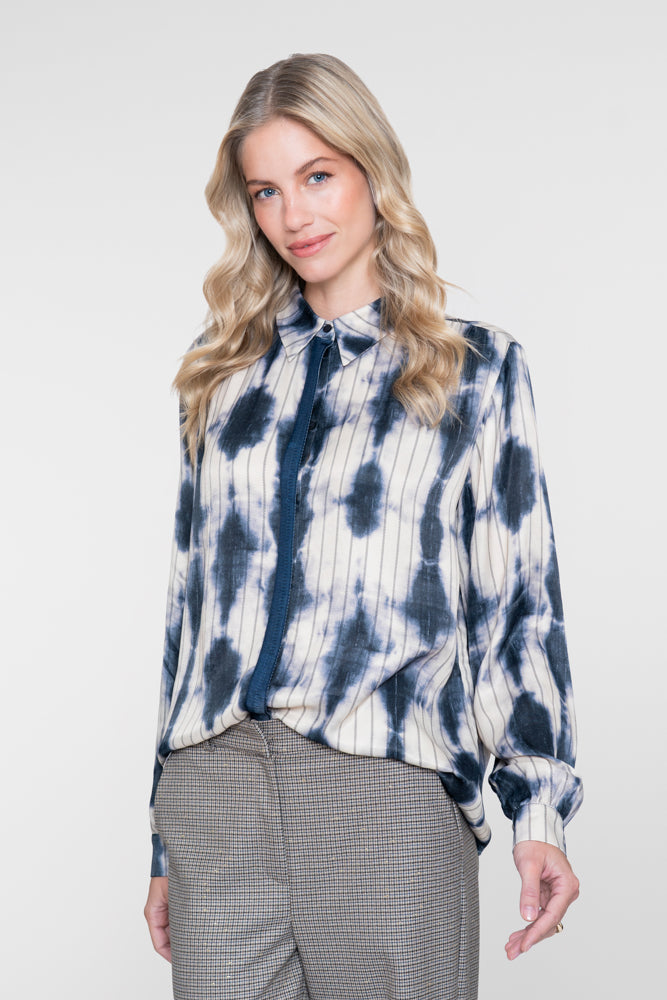 Geisha dames blouse met abstract dessin en contrastbies