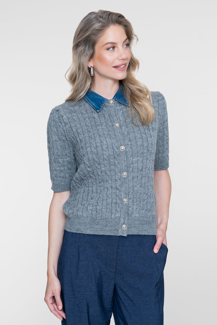 Geisha gebreid vest met kabelstructuur en denimkraag